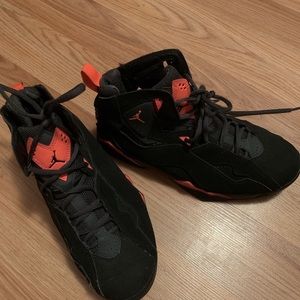 Gently used pair of Jordan True Flight Sneakers